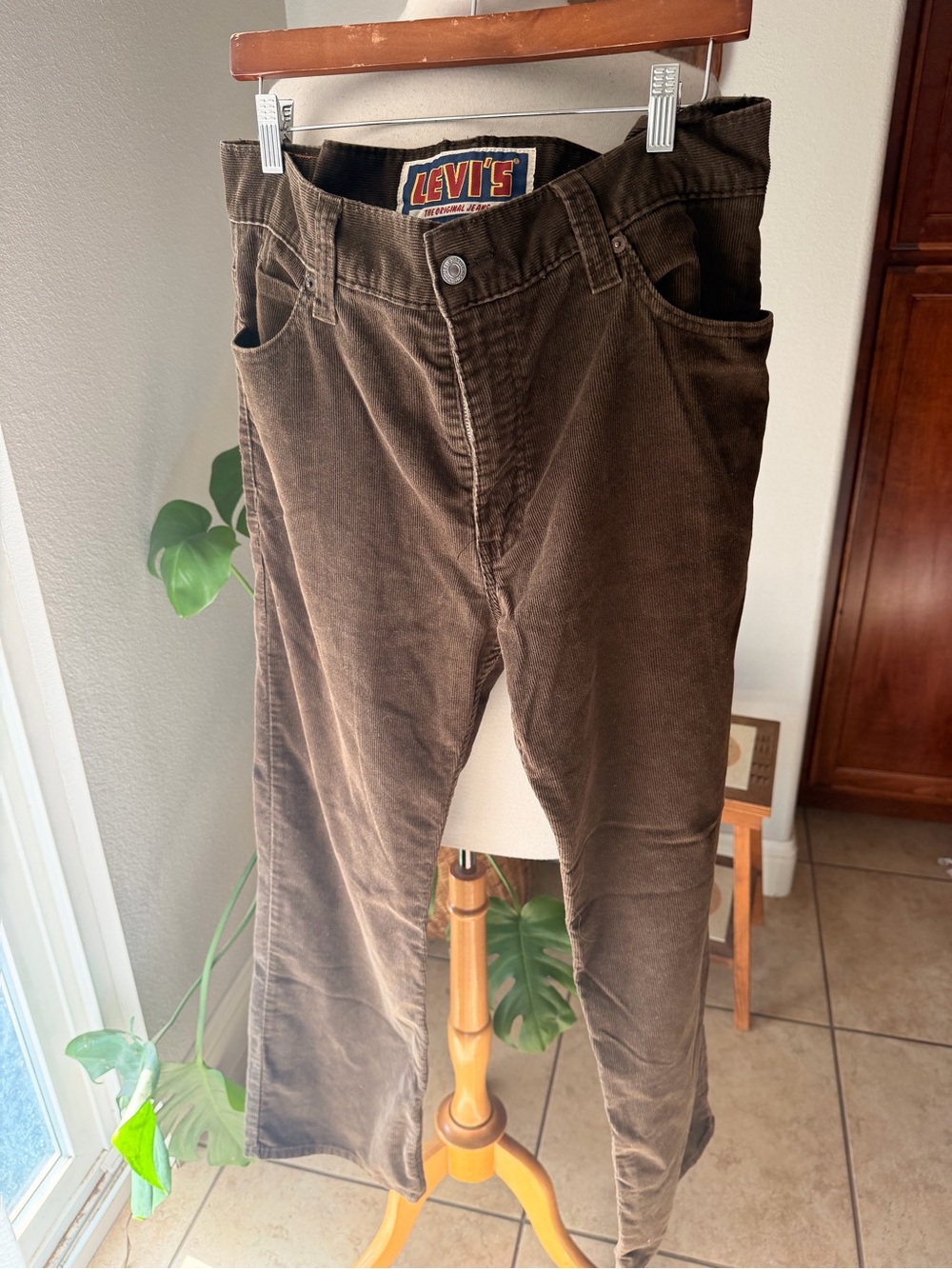 Levi’s 549 Low Loose Brown Corduroy Pants 36x32